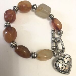 092 Beautiful silvertone heart toggle w/ agate stone bracelet 8"